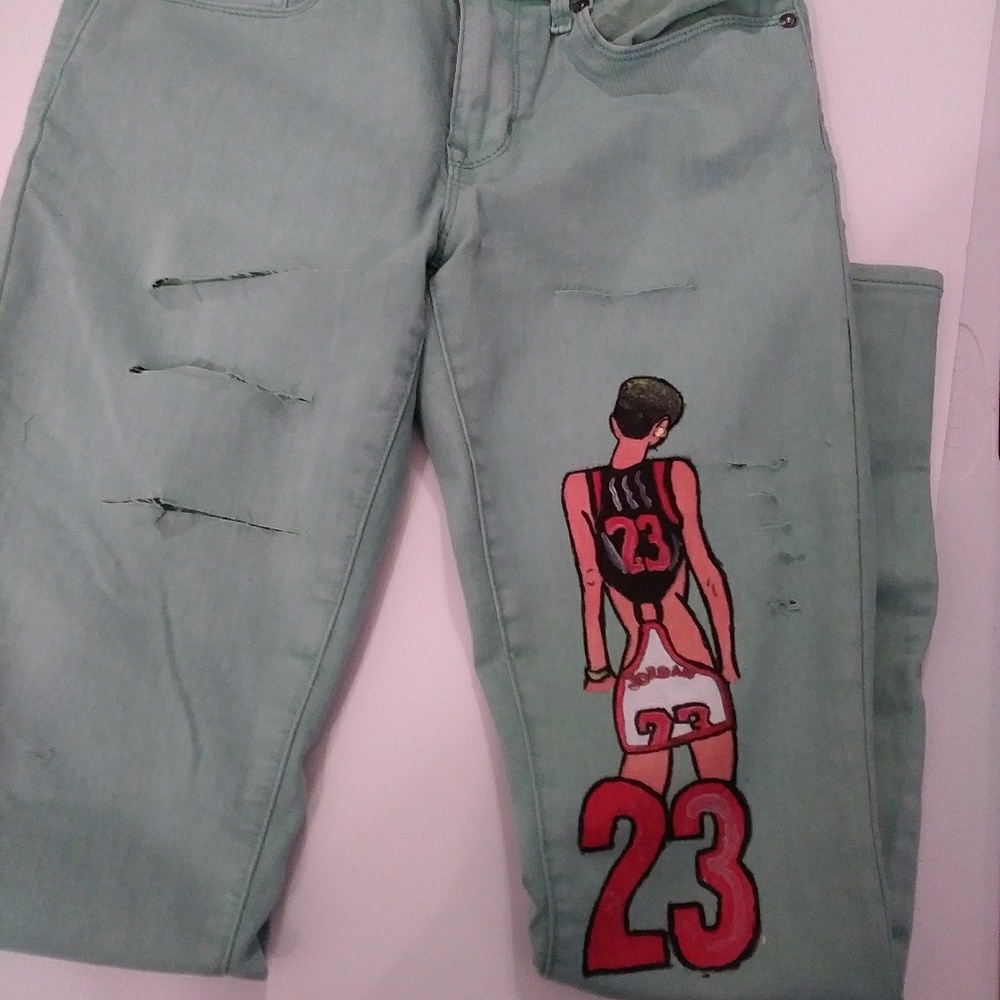 Miley Cyrus cut off jeans